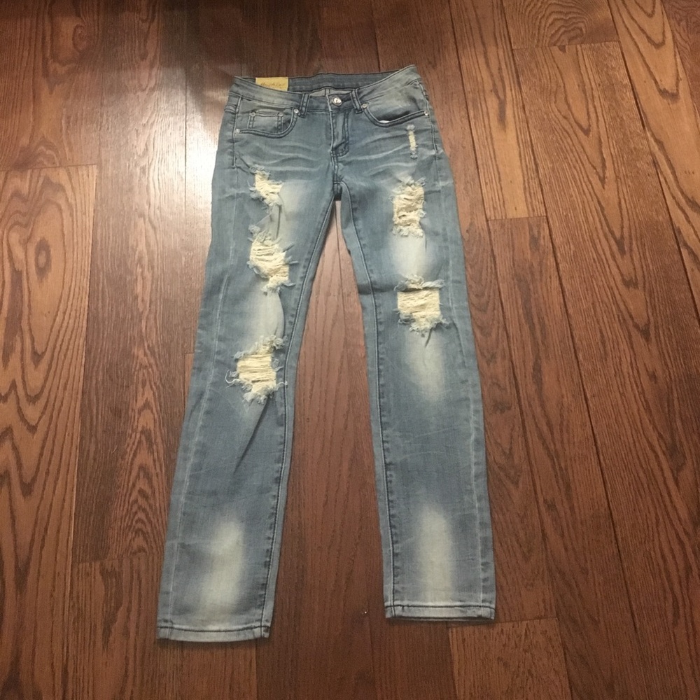Stone washed distressed skinny jean